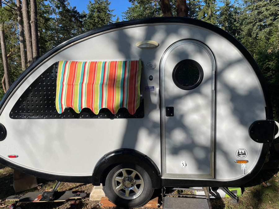 and diamond-pattern stainless backsplash.|RV rental: Compact interior with a multi-cushion bed