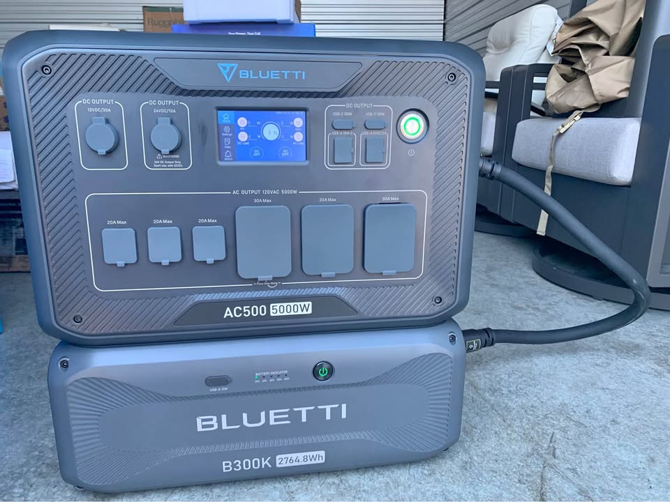 Like New Bluetti AC500 Portable Power Station with B300K Expansion Battery (open box) in Junction City, OR (photo 1)