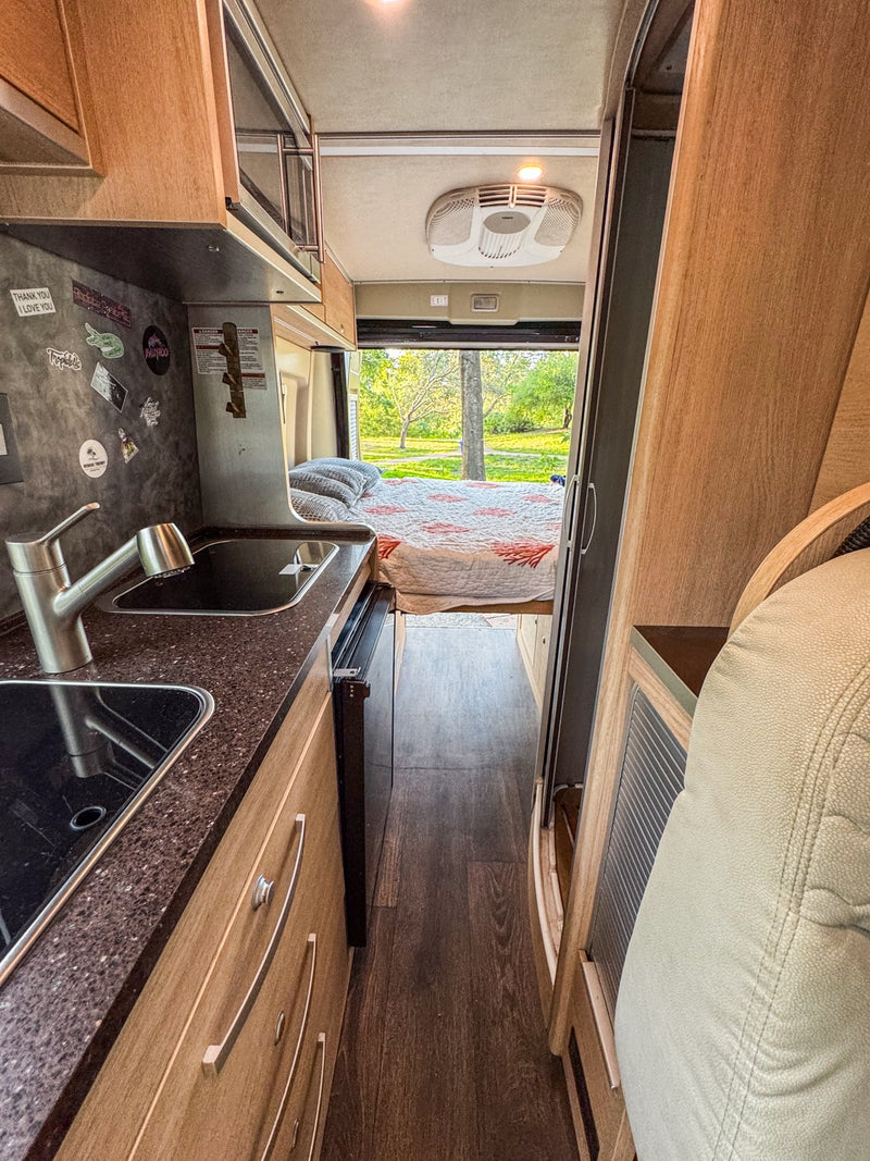 2018 Hymer Aktiv Promaster - Built for the Beach — photo 18