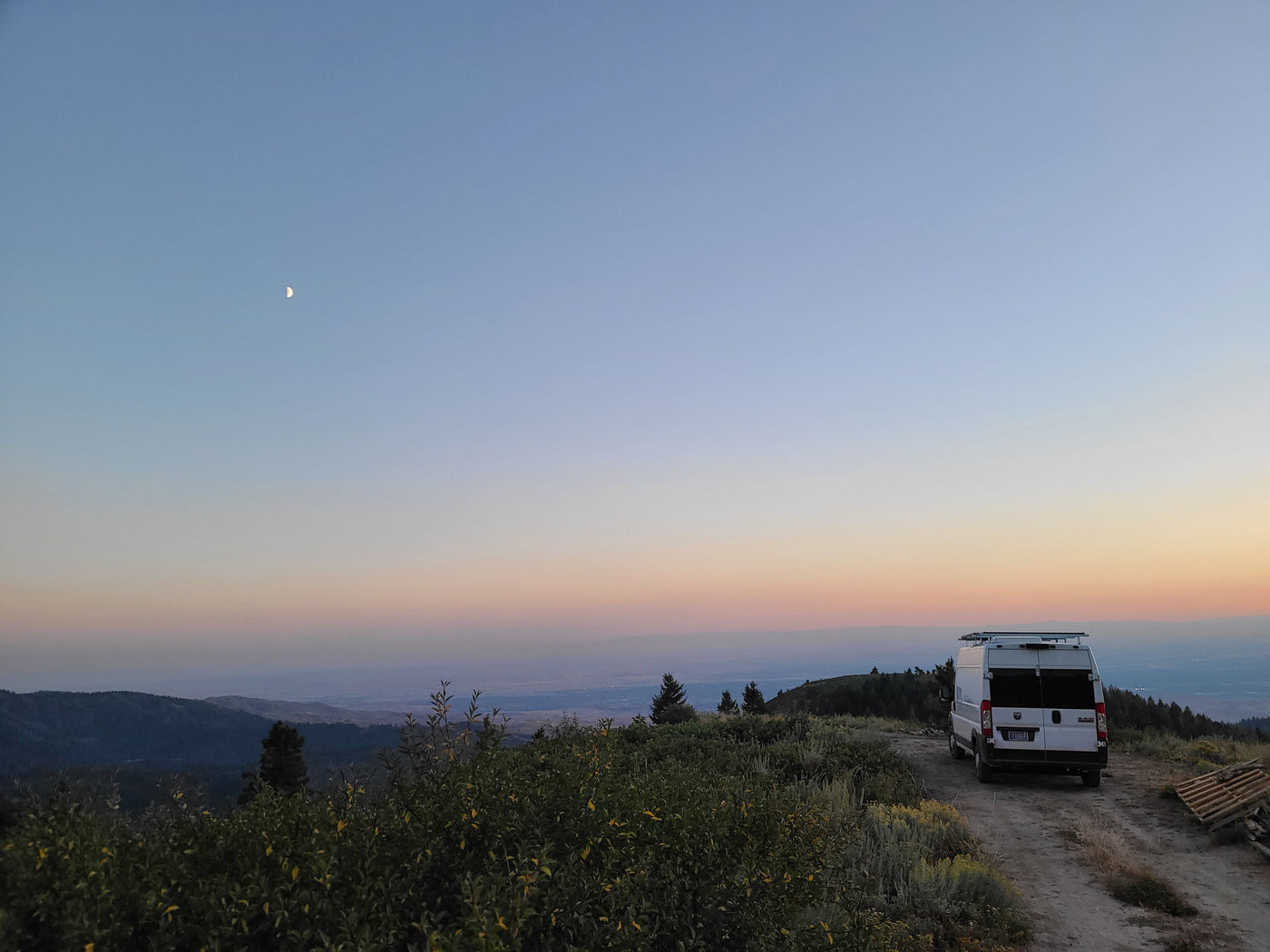 Lux Campervan | Starlink | Offgrid 2 Weeks | 4 Seasons | Huge Kitchen — photo 17