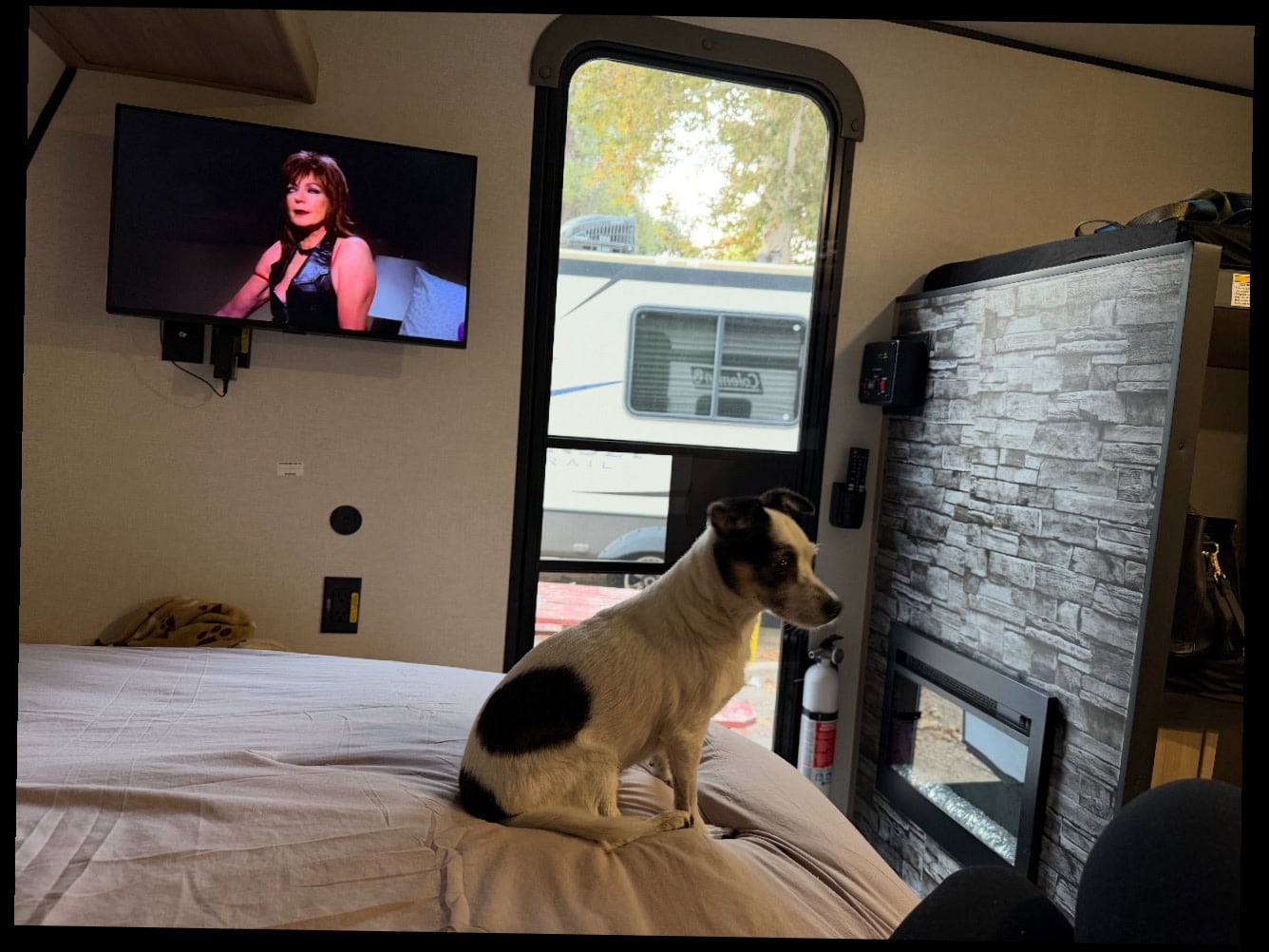  bunk bed over a fireplace — photo 6