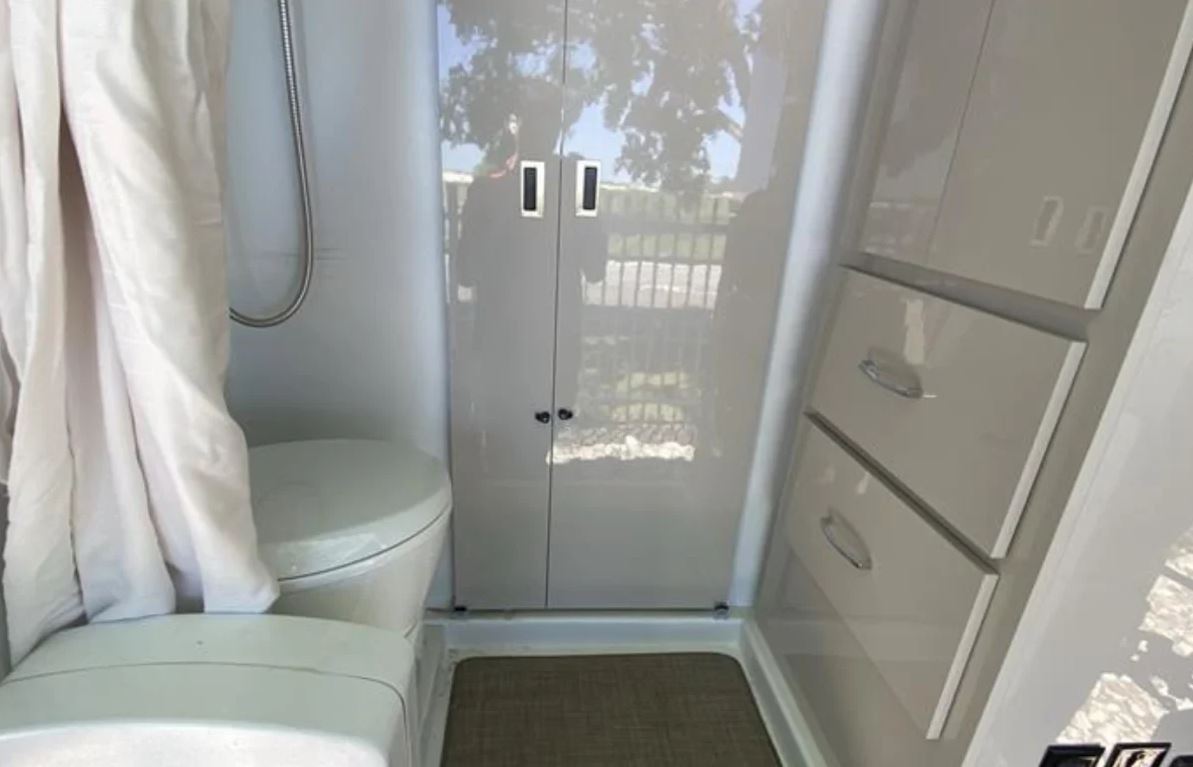 2023 Thor Scope 18M- Camper Van