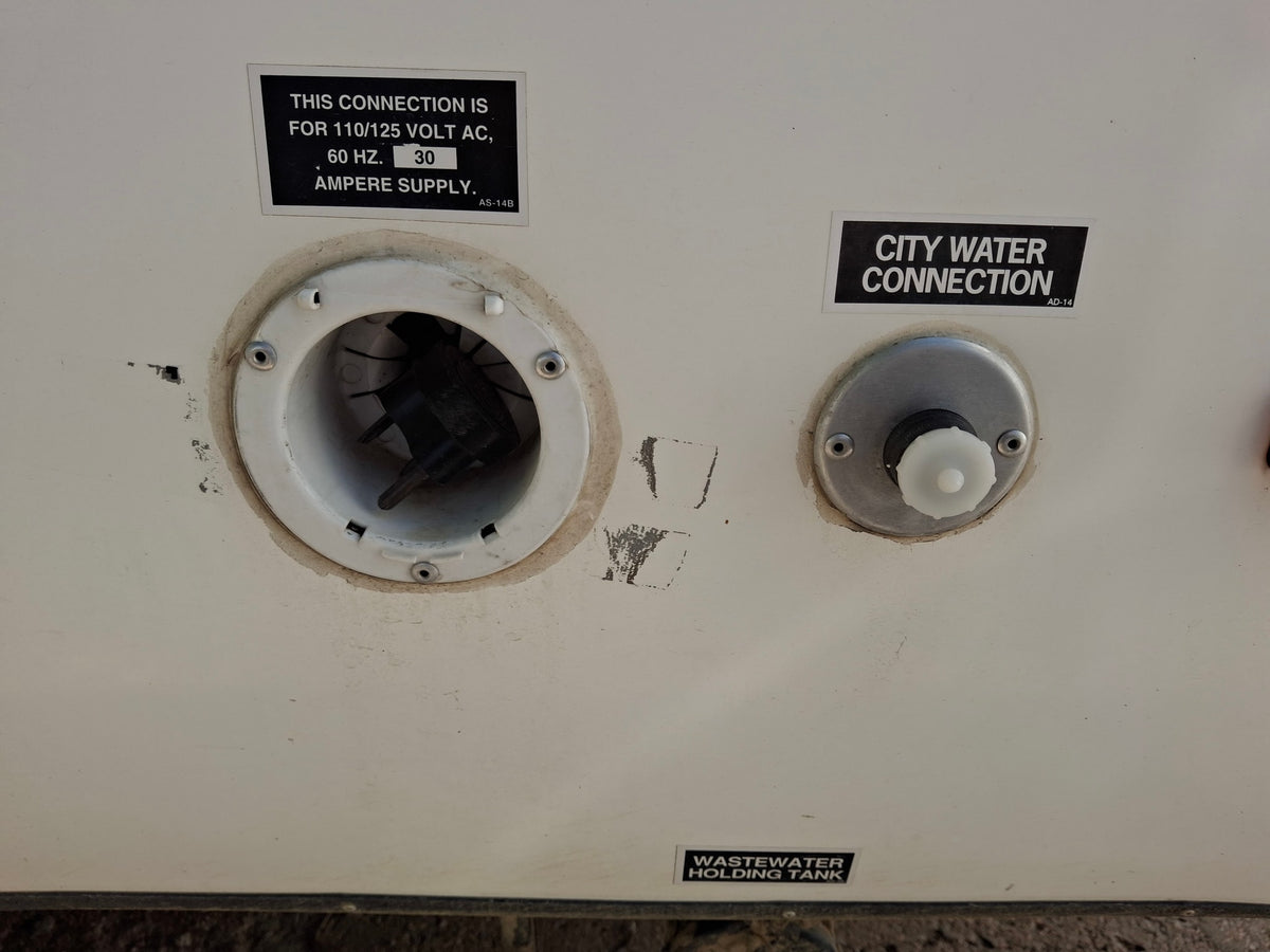  and built-in heating/AC.|Inside a charming RV rental — photo 11