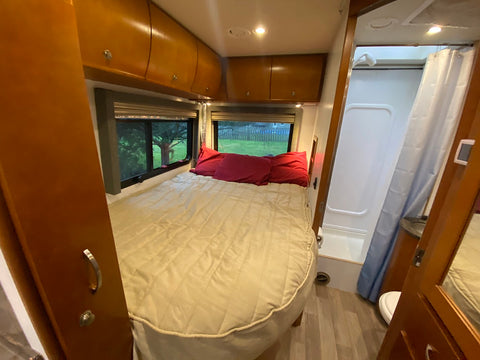 Meet "Grace" 2013 Leisure Travel Van Unity CB Smtx1829 — photo 3