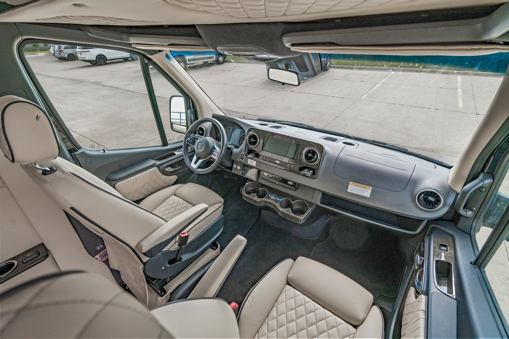 Sorbs Sprinter Van - 2022 Mercedes Ultimate Coach — photo 9