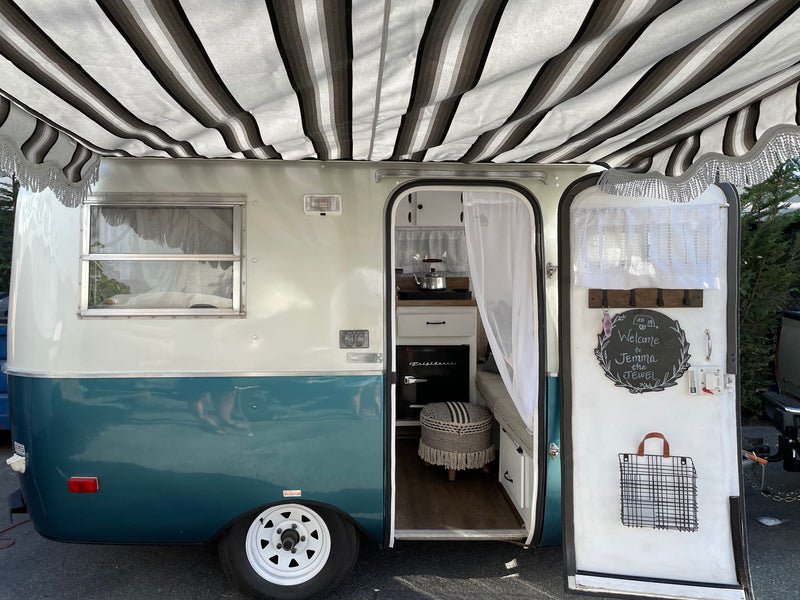  showing a compact kitchen — photo 14