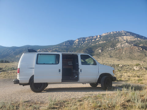 2000 Ford E250 campervan, insulated, full kitchen, pet friendly — photo 2