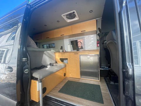 4x4 Sprinter Van — photo 3