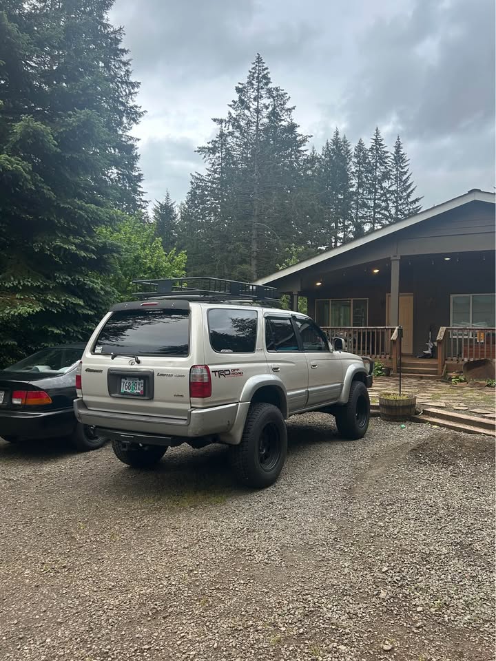 2001 Toyota 4Runner · Limited Sport Utility 4D in Oregon City, OR (photo 4) — photo 4