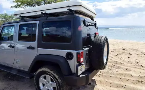 Maui 4x4 Jeep Wrangler with Rooftop Tent (Silver)