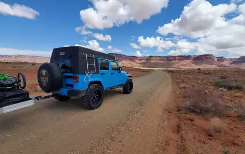 Jeep Wrangler Unlimited Sahara w/Pop Up Camper