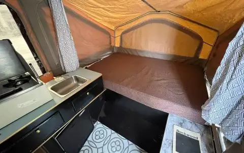Pop up camp trailer