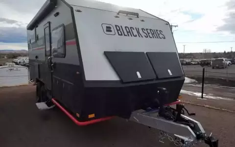2022 BLACK SERIES hq19t quad bunk toy hauler