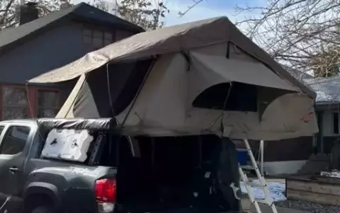 Complete rooftop tent setup