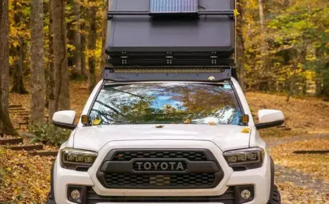 Brand new Two Tone lightest aluminum rooftop tent