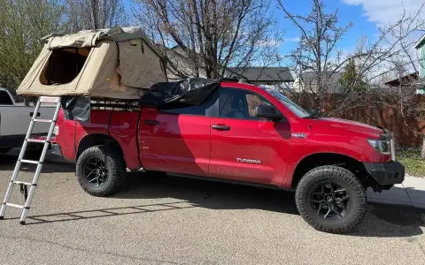 Smittybilt roof top tent/ go rhino rack