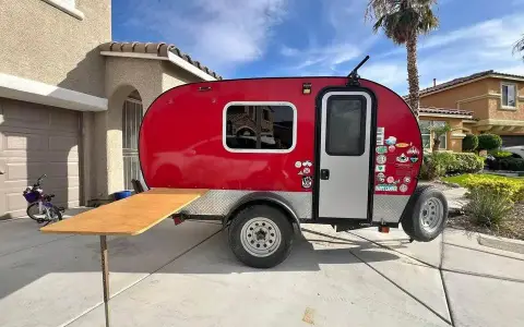 Camping trailer