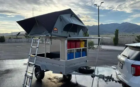 Solar power bug out trailer