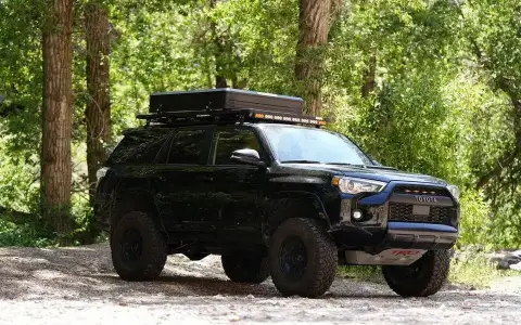 Brand New Rooftop tent: Lightweight Aluminum hards