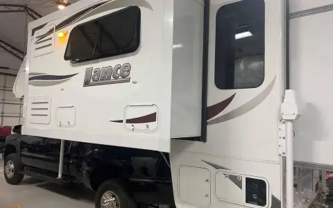 2017 Lance camper model 1172