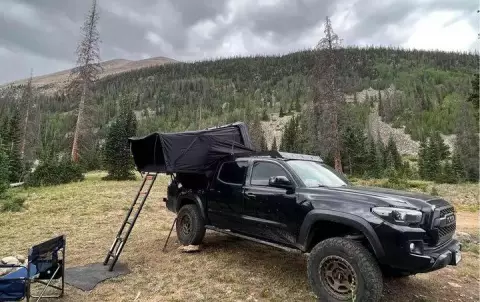 Hard shell Rooftop tent/perfect for shortbed truck