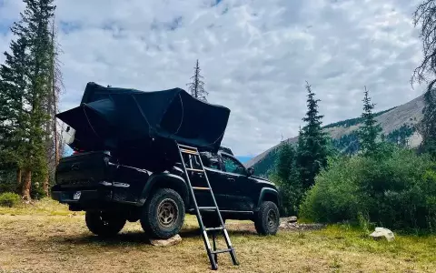 Hard shell Rooftop tent/perfect for shortbed truck