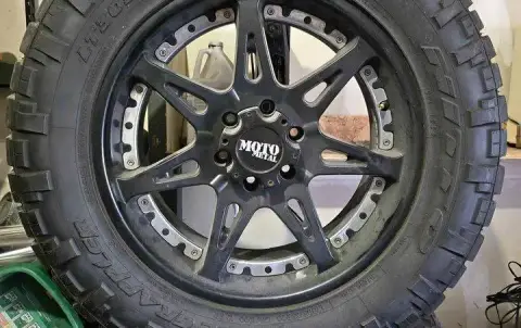 Moto Metal 20 inches Nitto R20