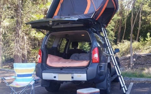 Dark Grey Xterra 4x4 Premium Rooftop Tent! Gear In