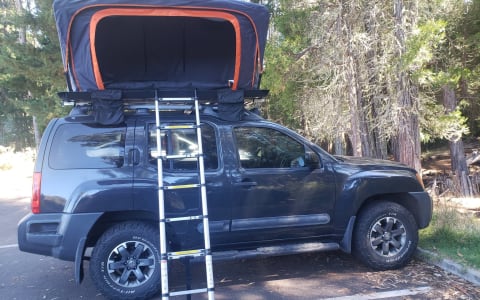 Dark Grey Xterra 4x4 Premium Rooftop Tent! Gear In