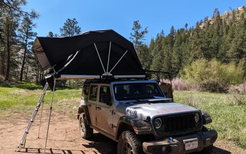 2024 Jeep Wrangler with Roof top tent + Starlink I