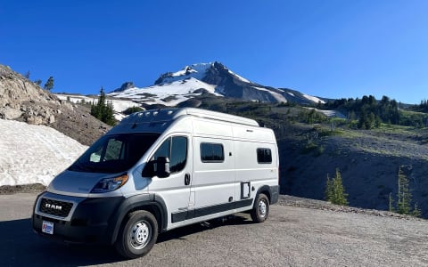 2022 YOLO Van Adventures Winnebago Solis