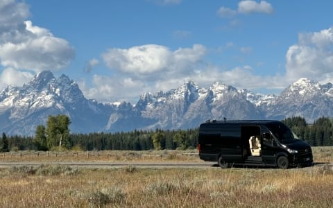 Mercedes Benz 10-Passenger Luxe Sprinter w/ Bathro