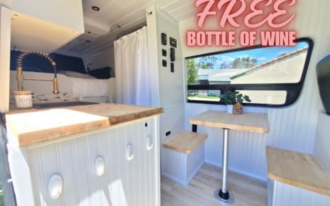 Vino Van - A Mercedes Sprinter with queen bed, sol