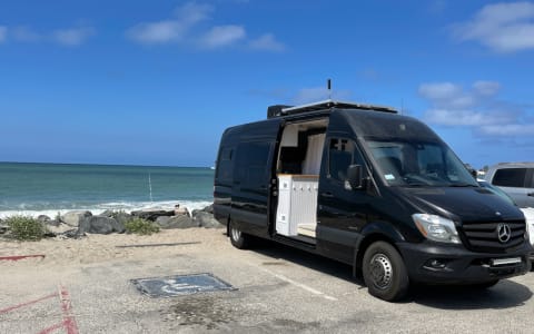 Vino Van - A Mercedes Sprinter with queen bed, sol