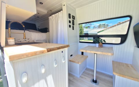 Vino Van - A Mercedes Sprinter with queen bed, sol