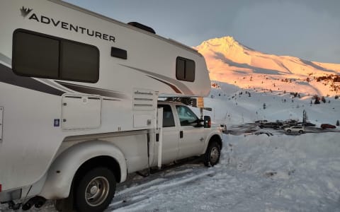 Off-Grid Camping on Easy Mode - 2021 Adventurer 90