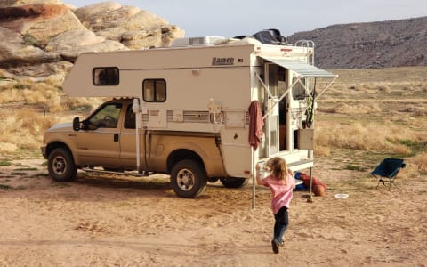 Ford F250 4x4 Off-Grid Truck Camper with good airp