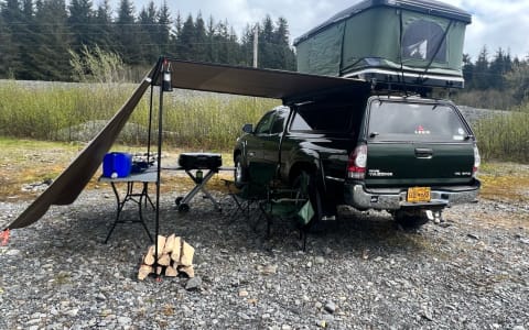 2012 Toyota Tacoma Camper with hard shell RTT