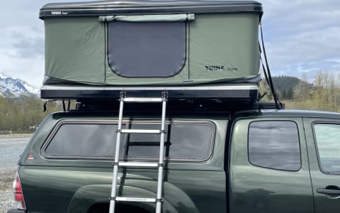 2012 Toyota Tacoma Camper with hard shell RTT