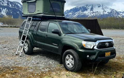 2012 Toyota Tacoma Camper with hard shell RTT