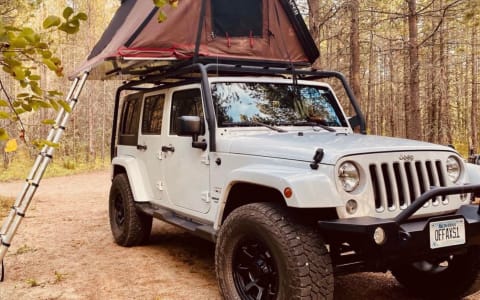 Jeep Wrangler Sahara Unlimited with IKamper Roof T