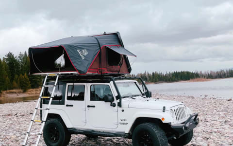 Jeep Wrangler Sahara Unlimited with IKamper Roof T