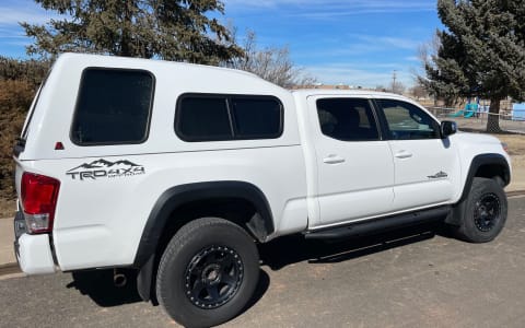 4X4 Toyota Tacoma LongBed Camper