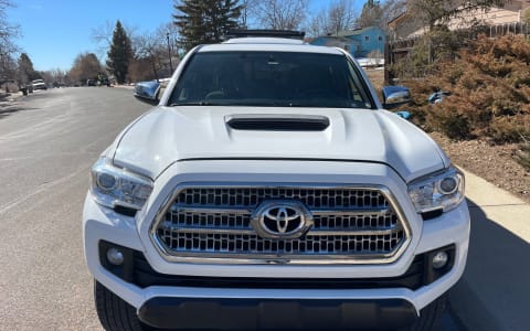 4X4 Toyota Tacoma LongBed Camper