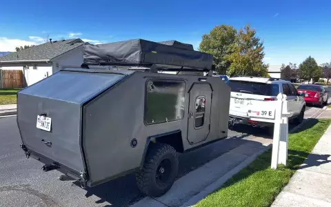 Overland teardrop trailer