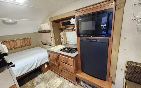 2014 R pod by Forest River 20ft with slide out!