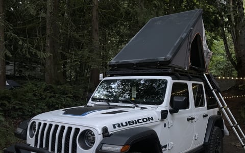 SUV Overlander - Jeep Wrangler Rubicon 4xe w/Roof 