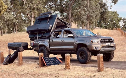 2013 toyota tacoma and roof toptent setup.