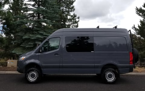 Mercedes-Benz Sprinter 4x4 (Sleeps 2-3)