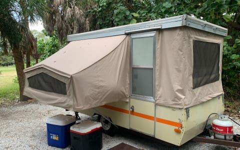 6 Person Pop-up Camper - 1979 Bethany Compact 560 